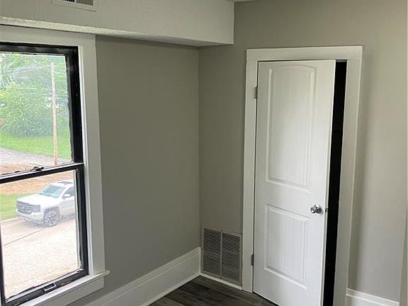 5th image of 301 S Main St