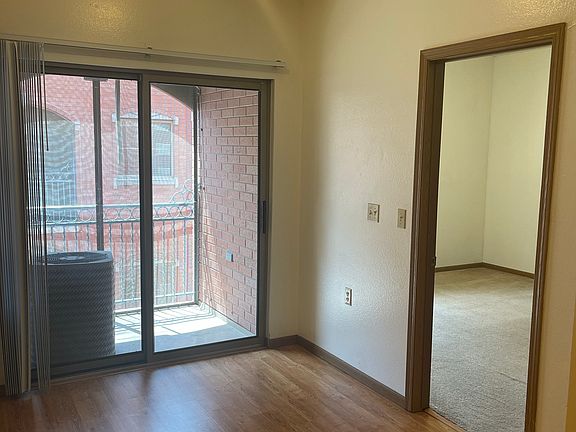 4th image of 325 E College St #1634