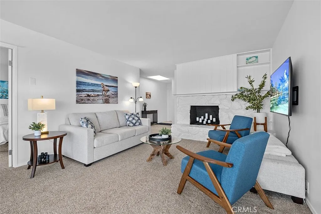 2 bed, 1136 sqft, $11,500 — Photo 3