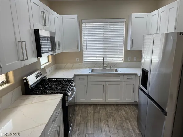 8218 Sierra Cascade Ct, Las Vegas, NV 89117