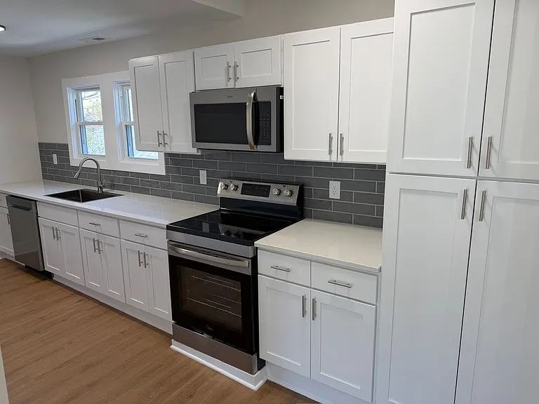 202 Vermont St #UPPER — Photo 1