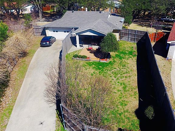 3rd image of 3923 Villa Downs Dr