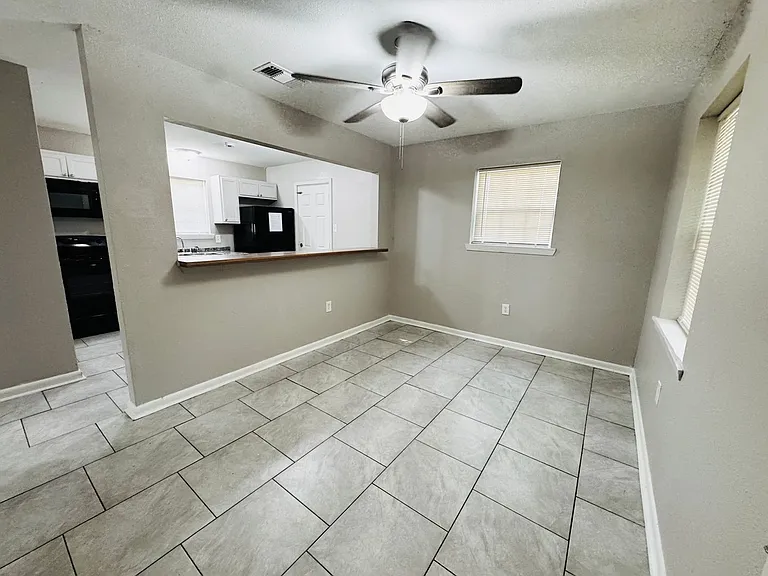 3433 Hollywood St — Photo 9