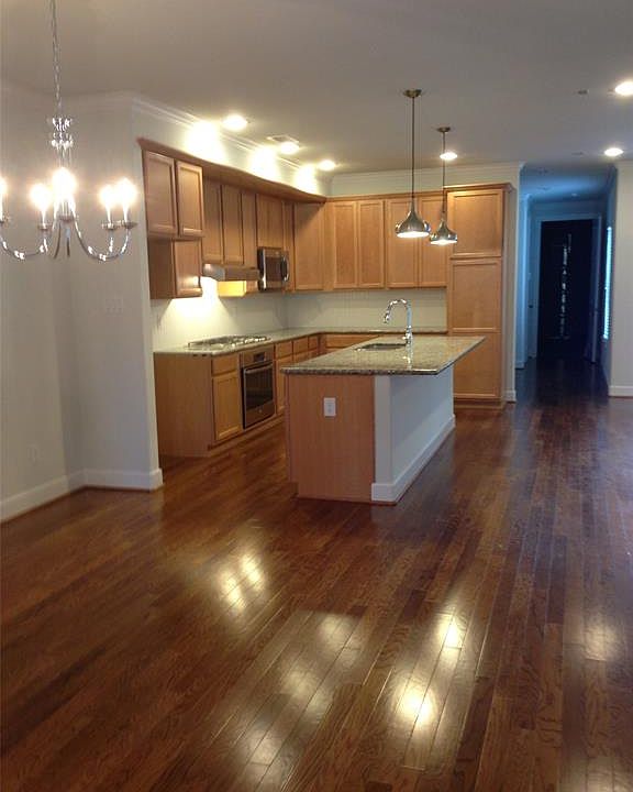 BREAKFAST/KITCHEN & DEN TO THE RIGHT