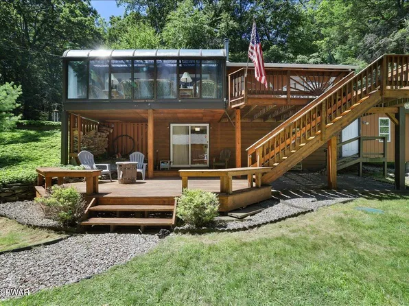 114 Lone Oak Dr, Lakeville, PA 18438