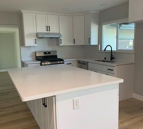 2nd image of 3490 Earl Dr