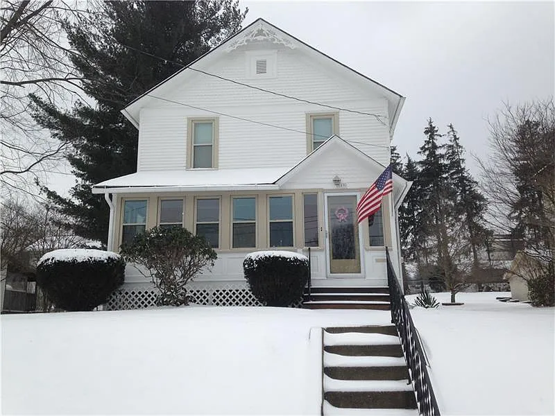 109 Pierce Ave photo 1