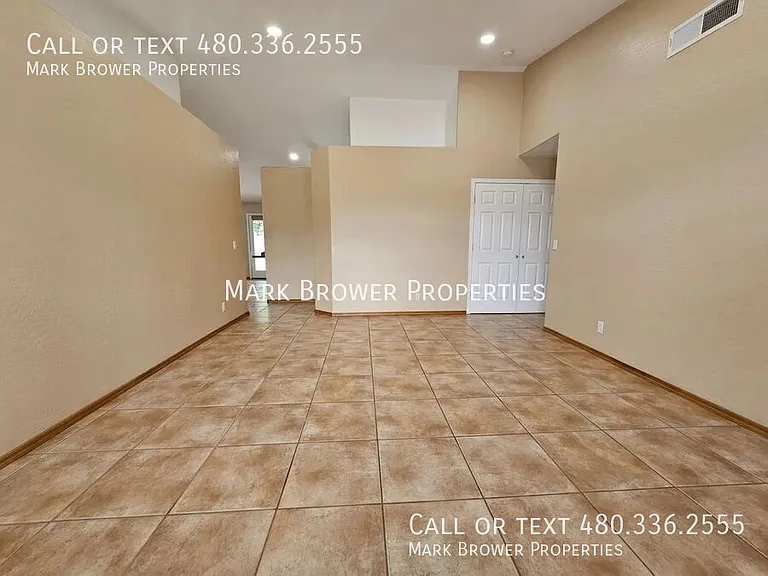 566 S Esmeralda — Photo 7
