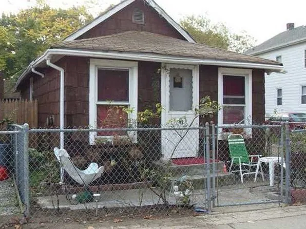 42 Main St, Keansburg, NJ 07734