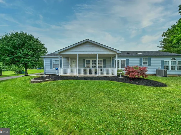 576 Bent Pine Cir, New Hope, PA 18938