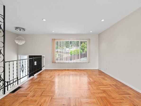 1004 Zamora Dr, Pacifica, CA 94044