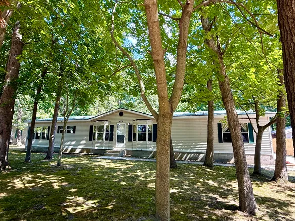 2362 De Baker Rd, Muskegon, MI 49442