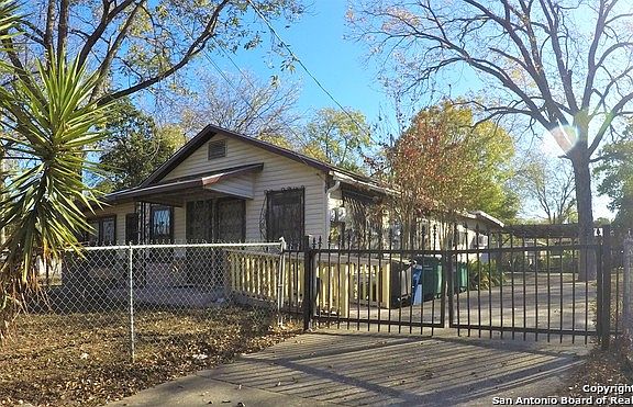 3rd image of 3502 Gracie St