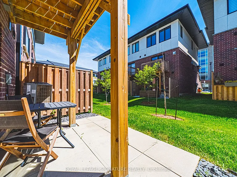 57 Markle Cres — Photo 32