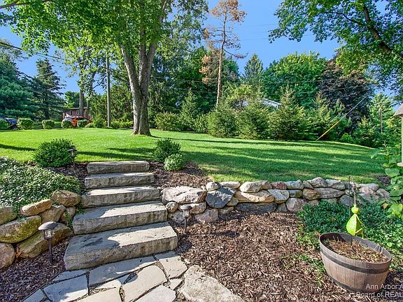 3rd image of 3610 Huron Ct