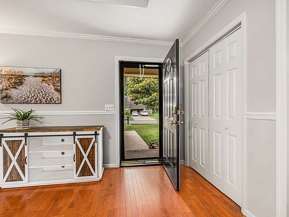 5th image of 2614 Wellington Pl