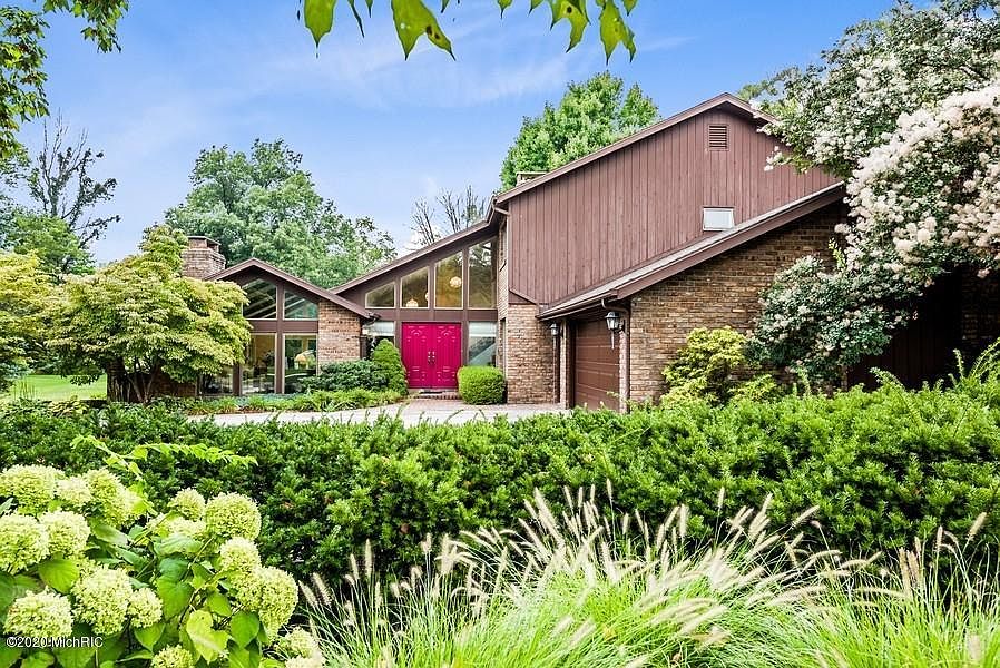 1st image of 675 N Greenbrook Cir