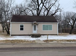 204 E 5th St, Blue Rapids, KS 66411