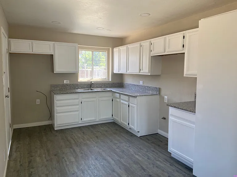 701 McClean Ave — Photo 2