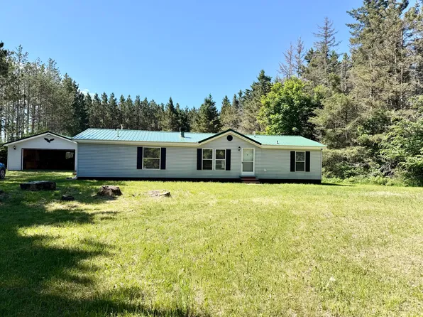 12320 E Traynor Rd, Goetzville, MI 49736