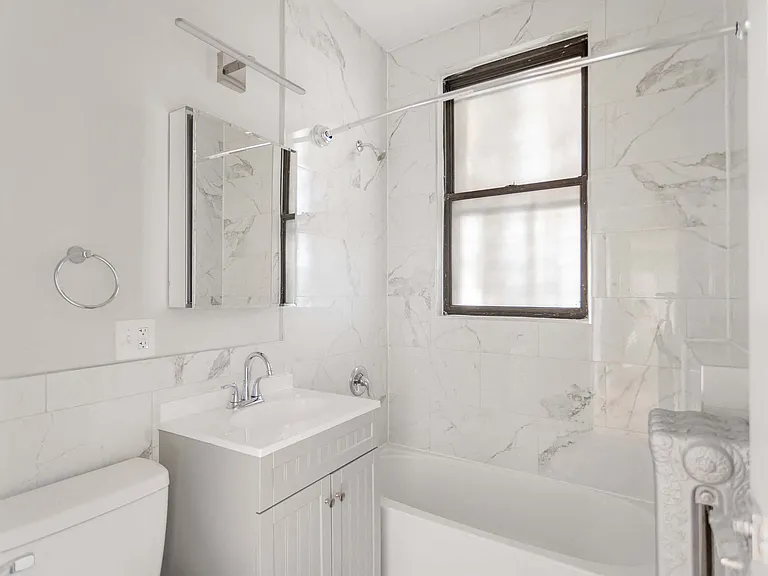6135-45 S. Dorchester Ave/1409 E. 61st St. — Photo 8