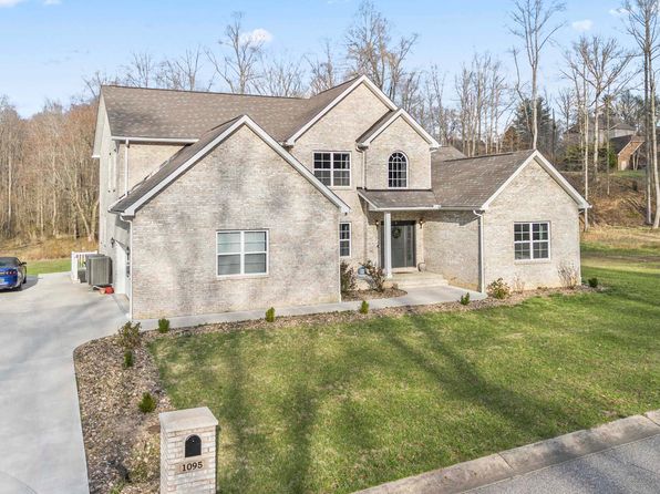 1095 Woodtrace Dr, Russell, KY 41169