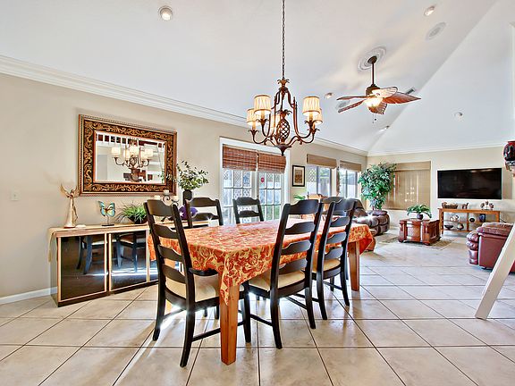 3rd image of 2711 Starwood Cir