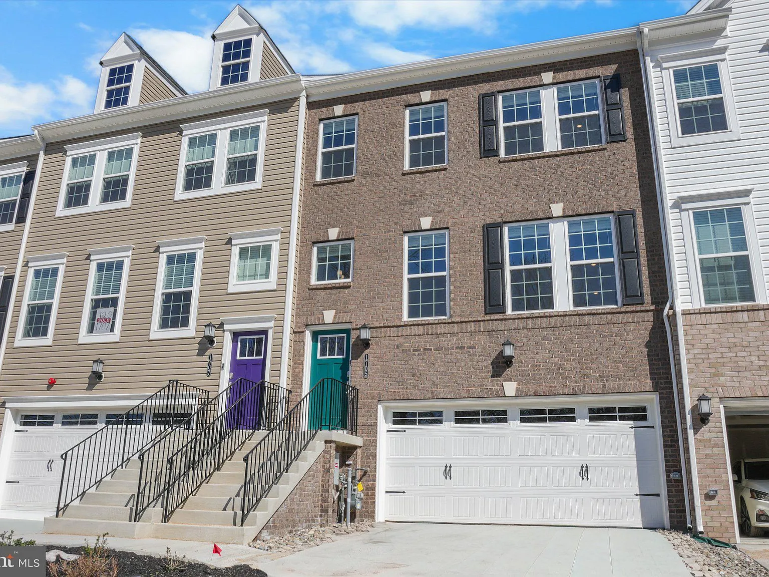 4 bed, 3.5 bath, 2736 sqft, $4,190 — Photo 2