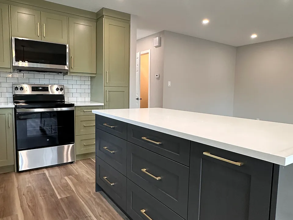 N 17th Ave NW