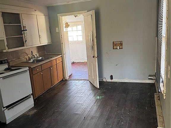2nd image of 29 Circle Dr