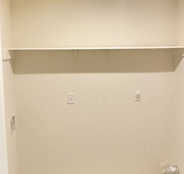 4400 Sylvia Dr — Photo 6