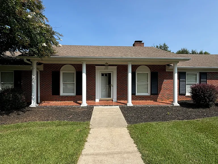 300 Asbury Dr — Photo 2