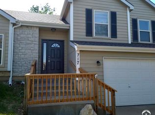 717 N Eagle Pass Dr, Lawrence, KS 66049