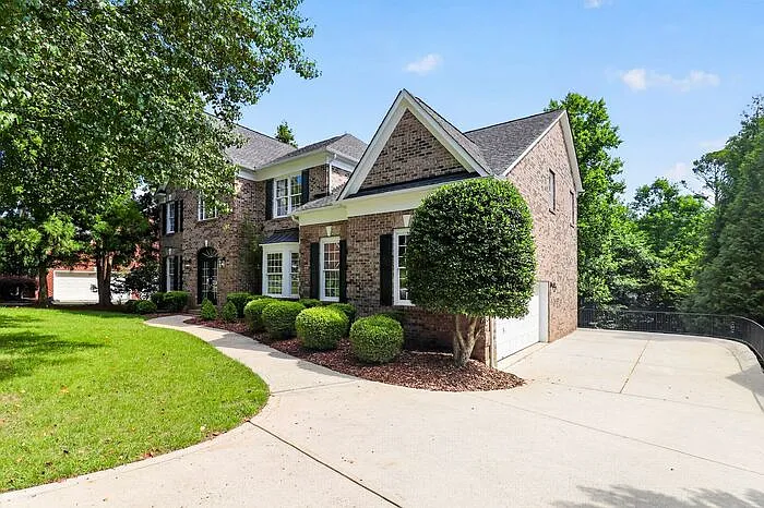 5 bed, 4.5 bath, 5000 sqft, $4,995 — Photo 4