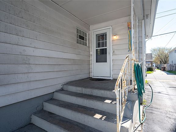 5th image of 252 Roland St