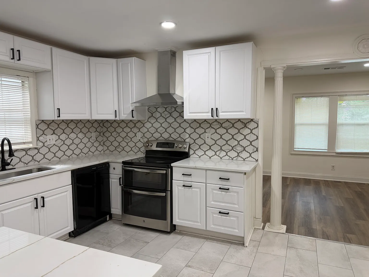 3 bed, 1200 sqft, $2,700 — Photo 3