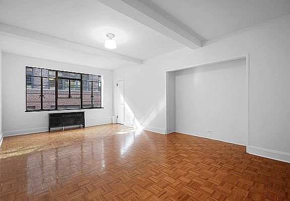 2nd image of 307 E 44th St APT 1019