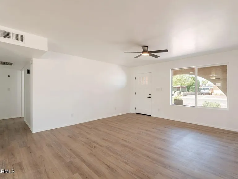 4743 W Shaw Butte Dr — Photo 7