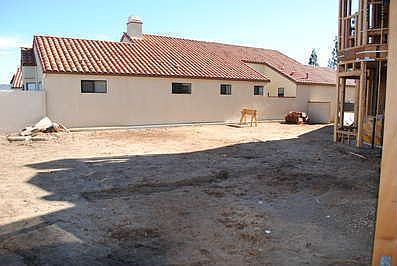 Large side yard - pool size