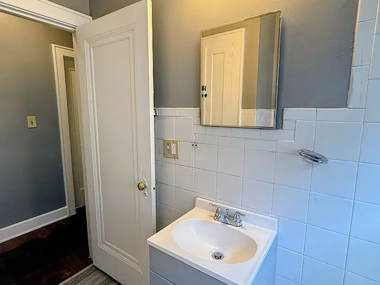 1035 Berwin St — Photo 9
