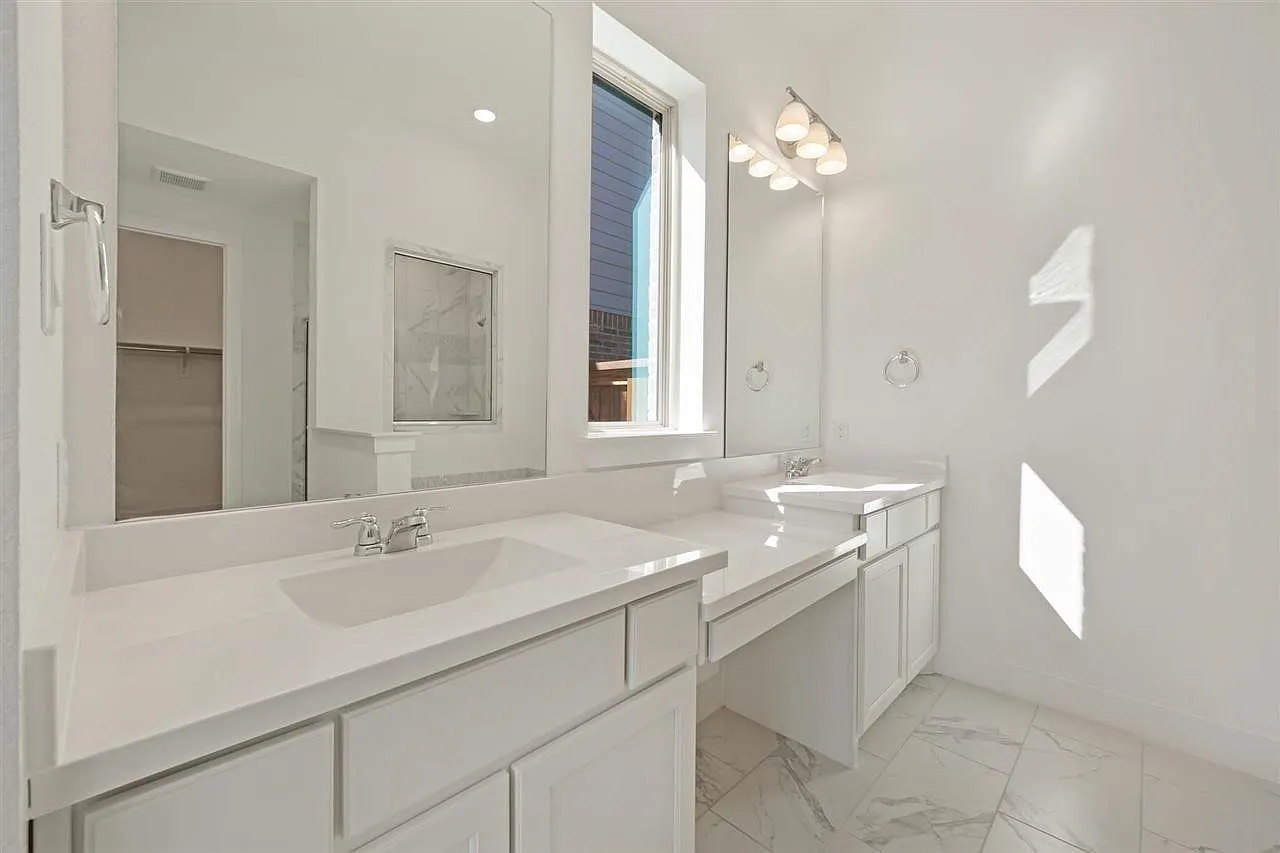 4 bed, 2929 sqft, $3,200 — Photo 3