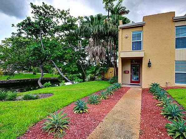 700 Kensington Pl, Wilton Manors, FL 33305