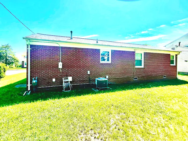 903 Homestead Ave — Photo 2
