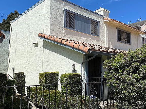 5th image of 646 Coronado Ave APT A