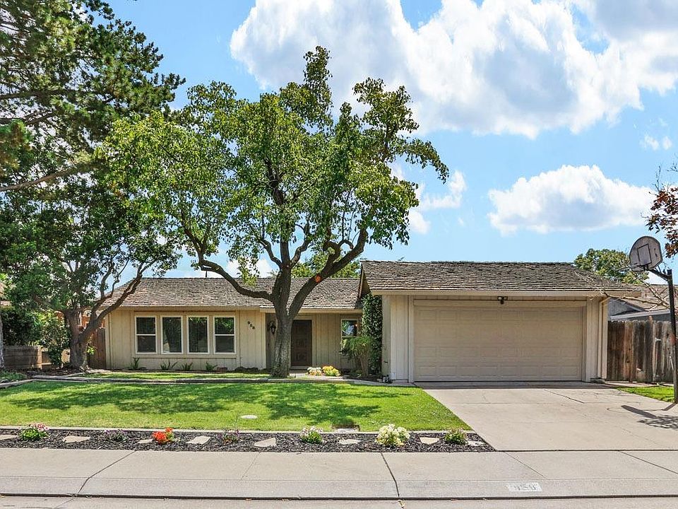 1st image of 958 Bear Creek Way
