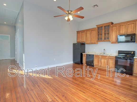 3rd image of 824 Independence St #C