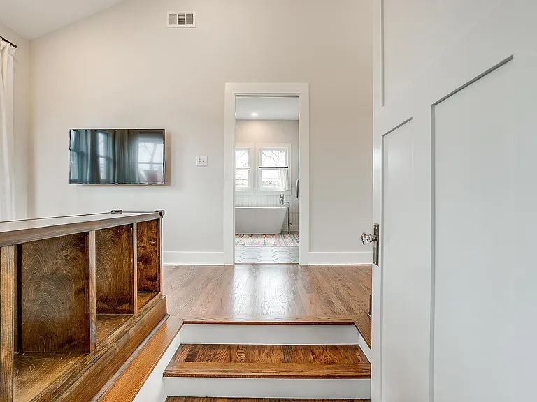 1405 S Henderson St — Photo 42