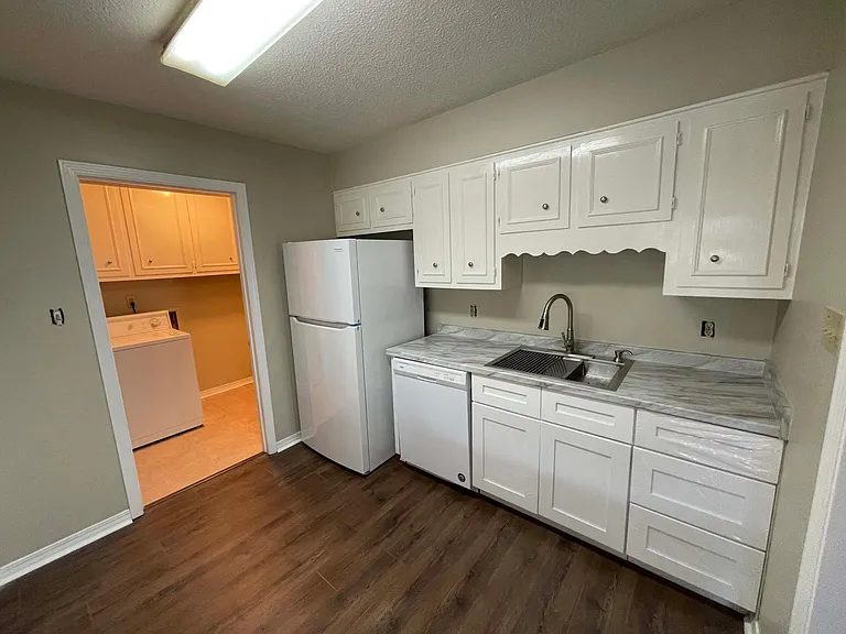 6445 Cedar Bend Ct #D — Photo 11