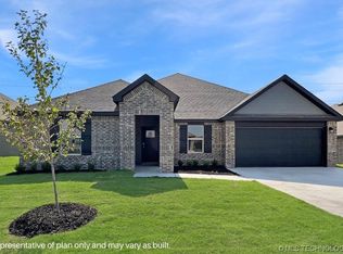 6415 Fox Tail Dr, Bartlesville, OK 74006