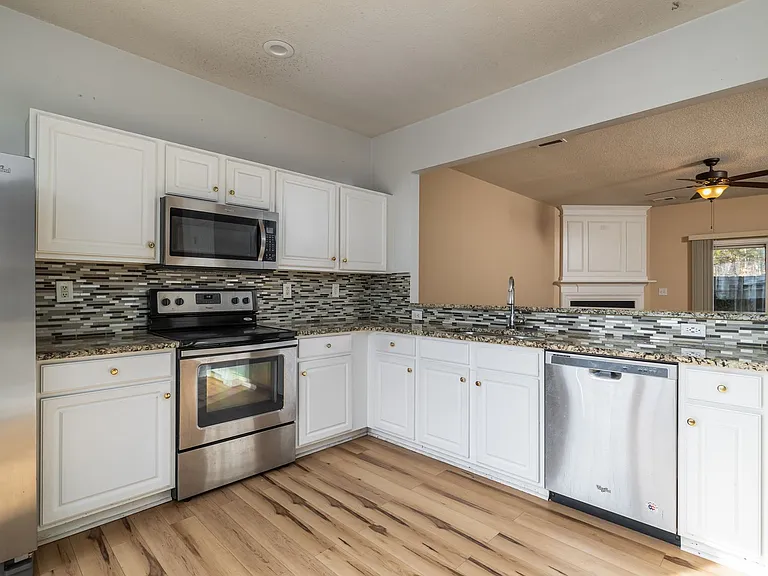3959 Katherine Way — Photo 7